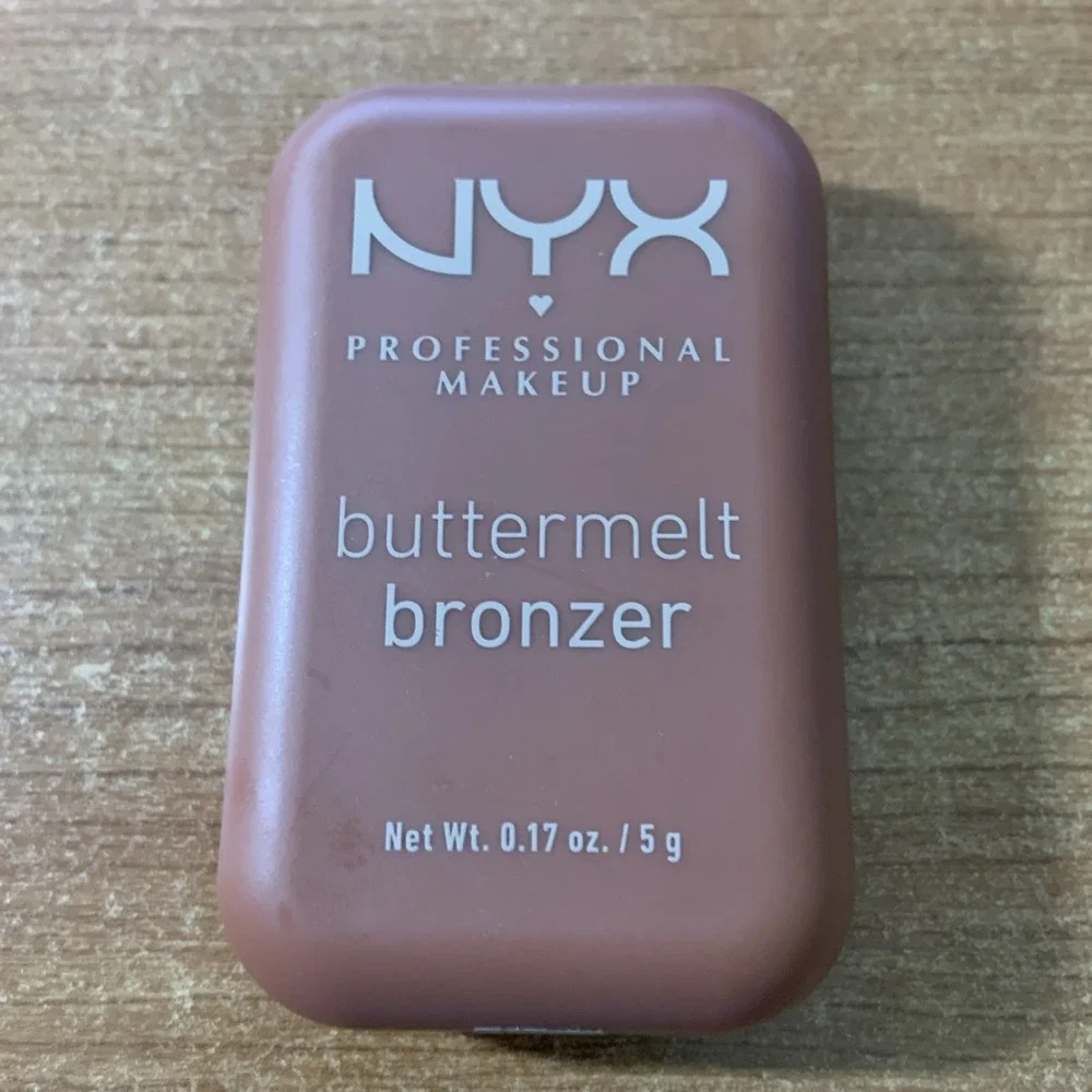 NYX Professional Makeup Buttermelt Bronzer BMB07.5 Butta Match Free